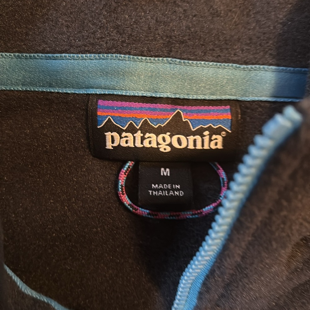 Women's Medium Patagonia Gray Pullover with Purple Pocket - Picture 2 of 4